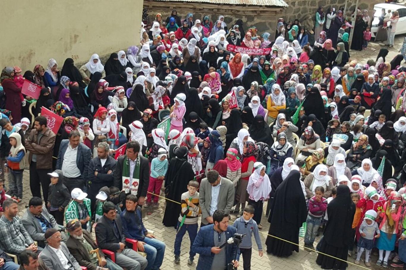 Arakonak beldesinde Kutlu Doğum coşkusu Arakonak beldesinde Kutlu Doğum coşkusu